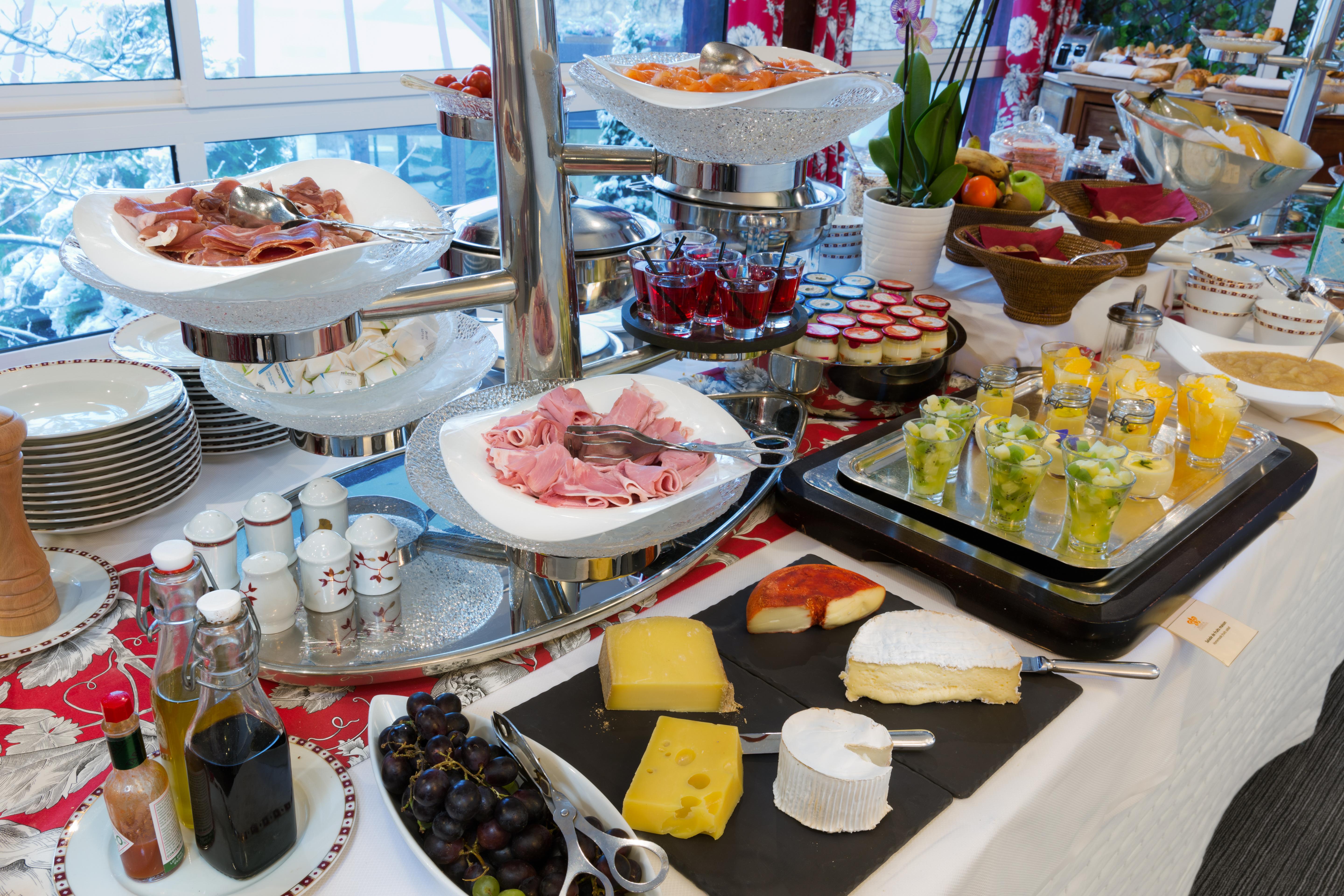 Hostellerie Briqueterie & Spa Champagne Вине Экстерьер фото A buffet