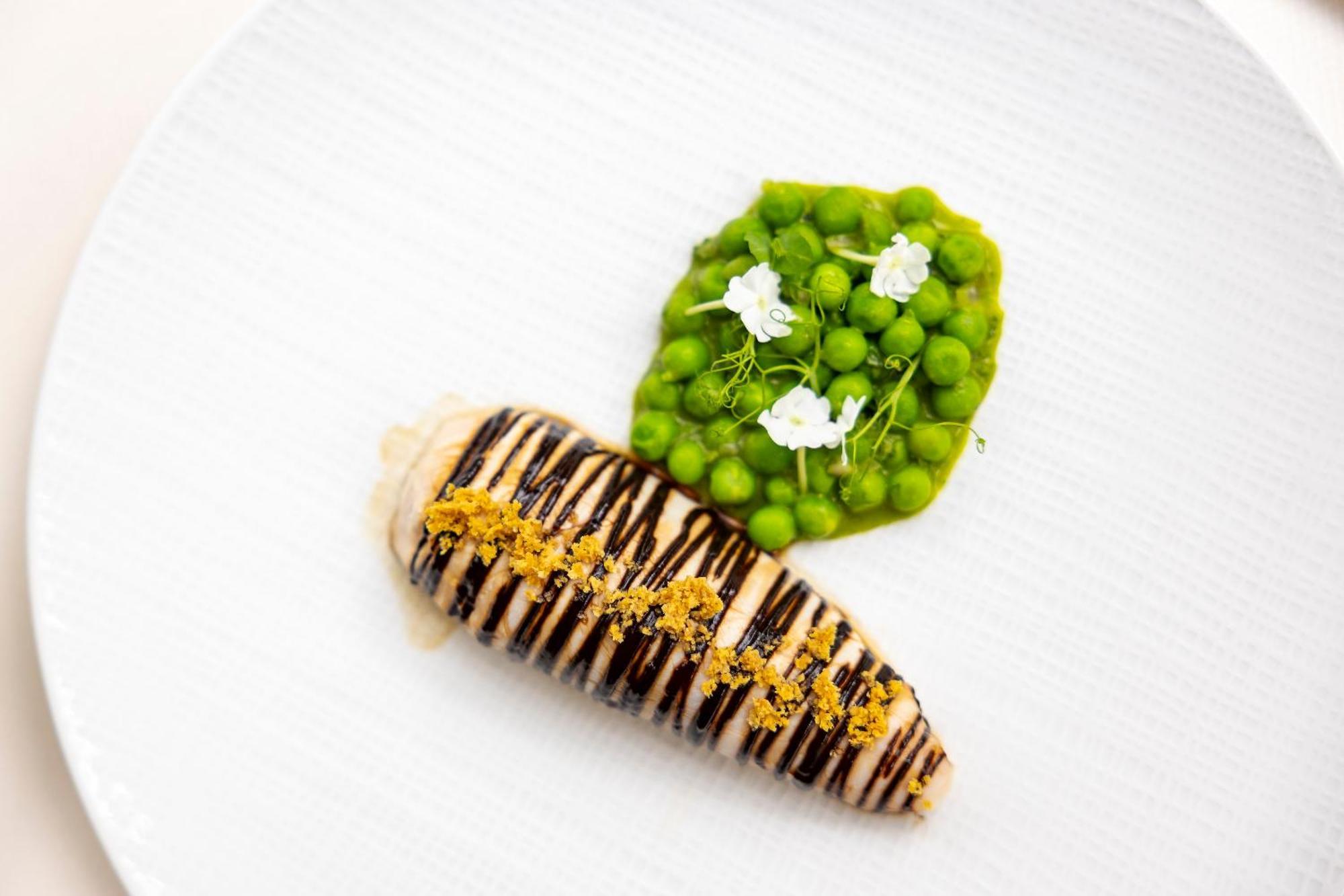 Hostellerie Briqueterie & Spa Champagne Вине Экстерьер фото A dish by Chef Grant Achatz