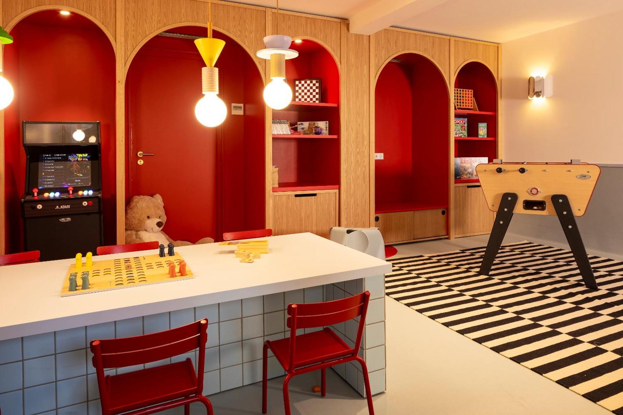 Hostellerie Briqueterie & Spa Champagne Вине Экстерьер фото The interior of the Lego House