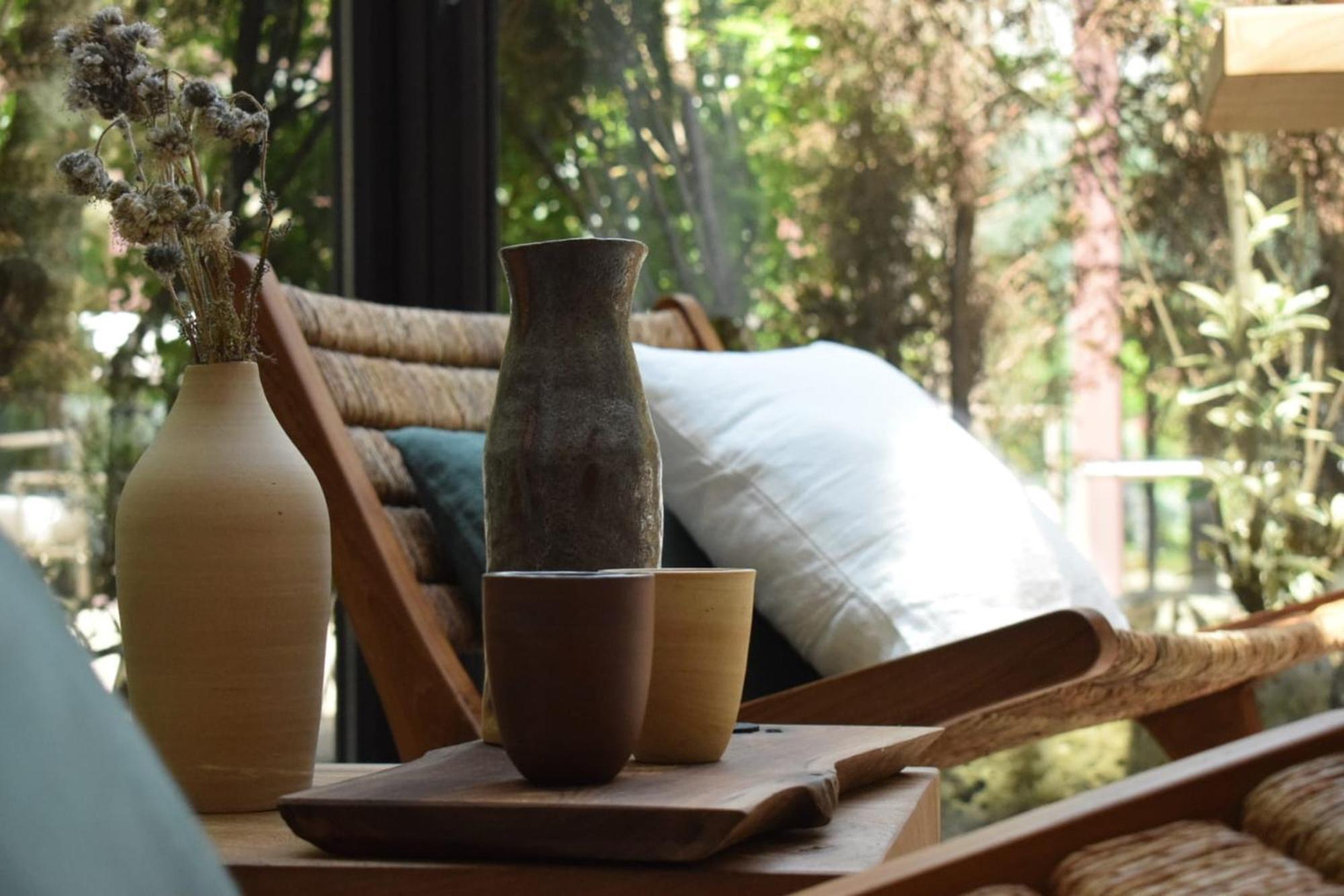 Hostellerie Briqueterie & Spa Champagne Вине Экстерьер фото A set of ceramic vases